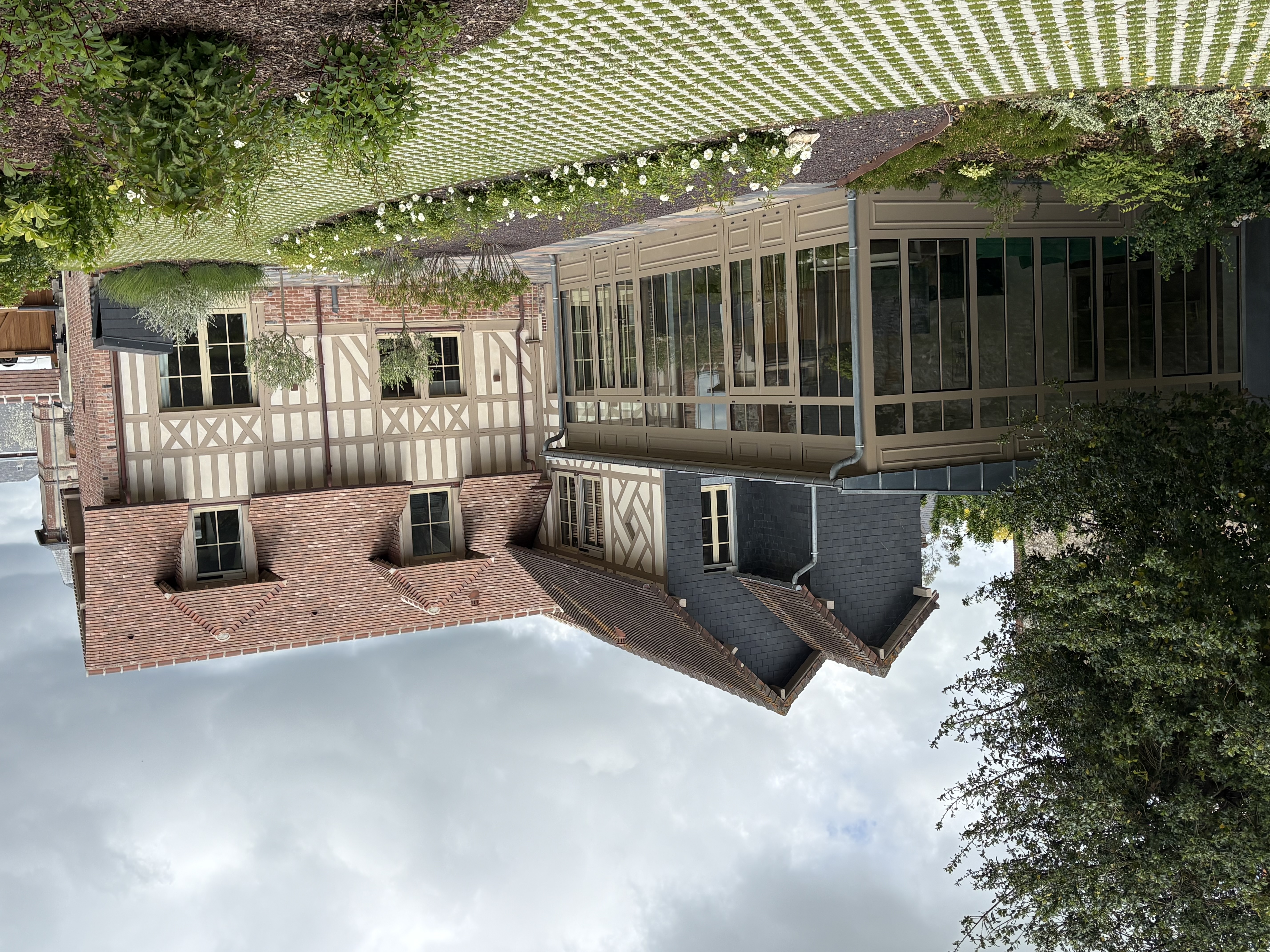 Restructuring, elevation, and extension of a residential house in the historic center of Honfleur.