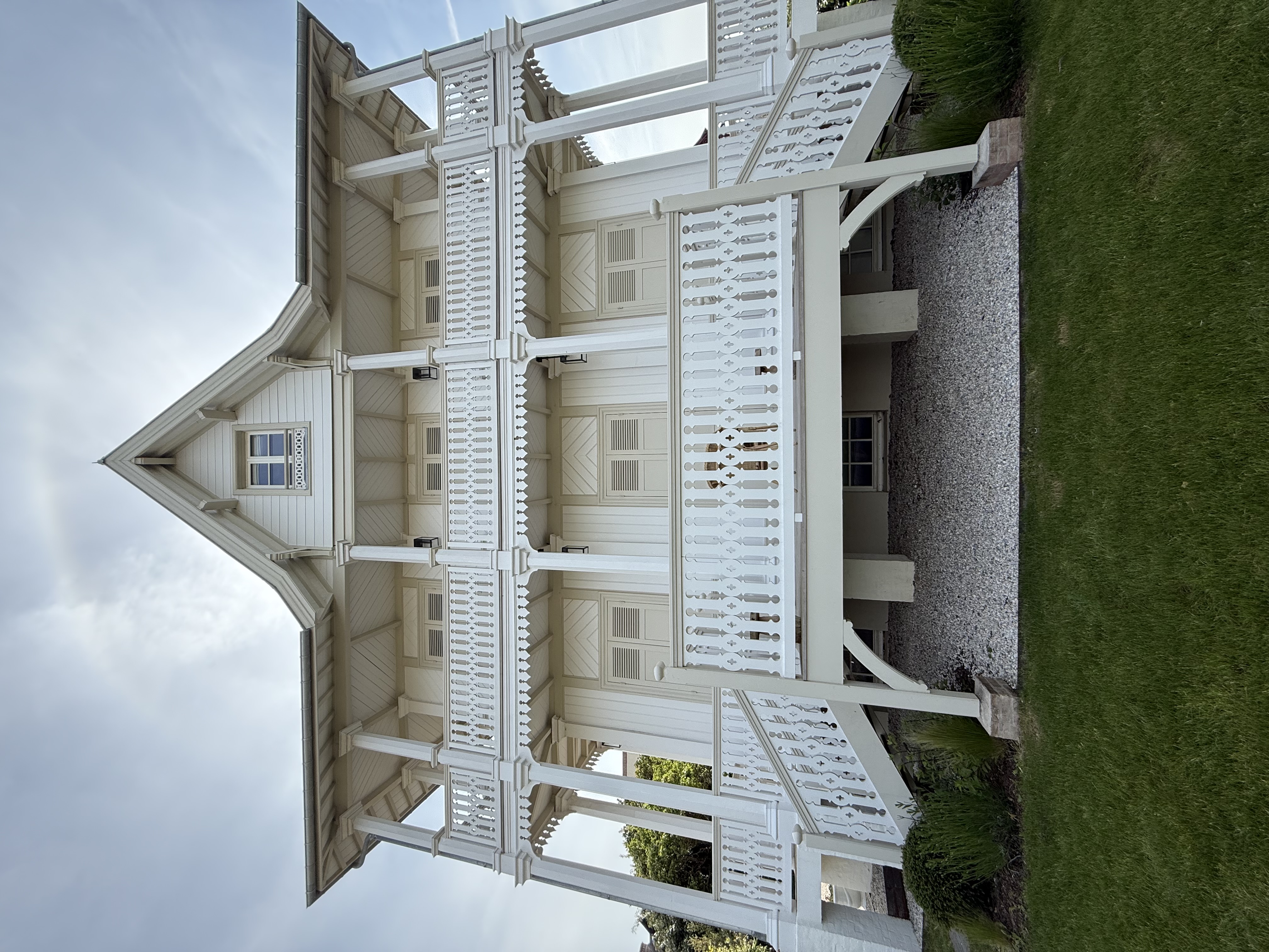 Authorization for prestigious home renovations in Honfleur: secure your exceptional renovation with proven expertise.